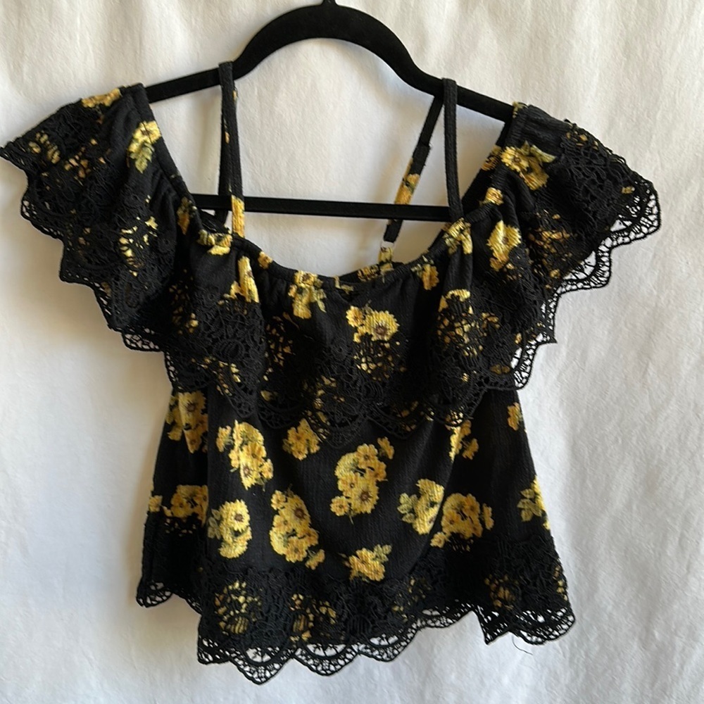 No Boundaries black and yellow floral print crop top with lace, size L (11–13)